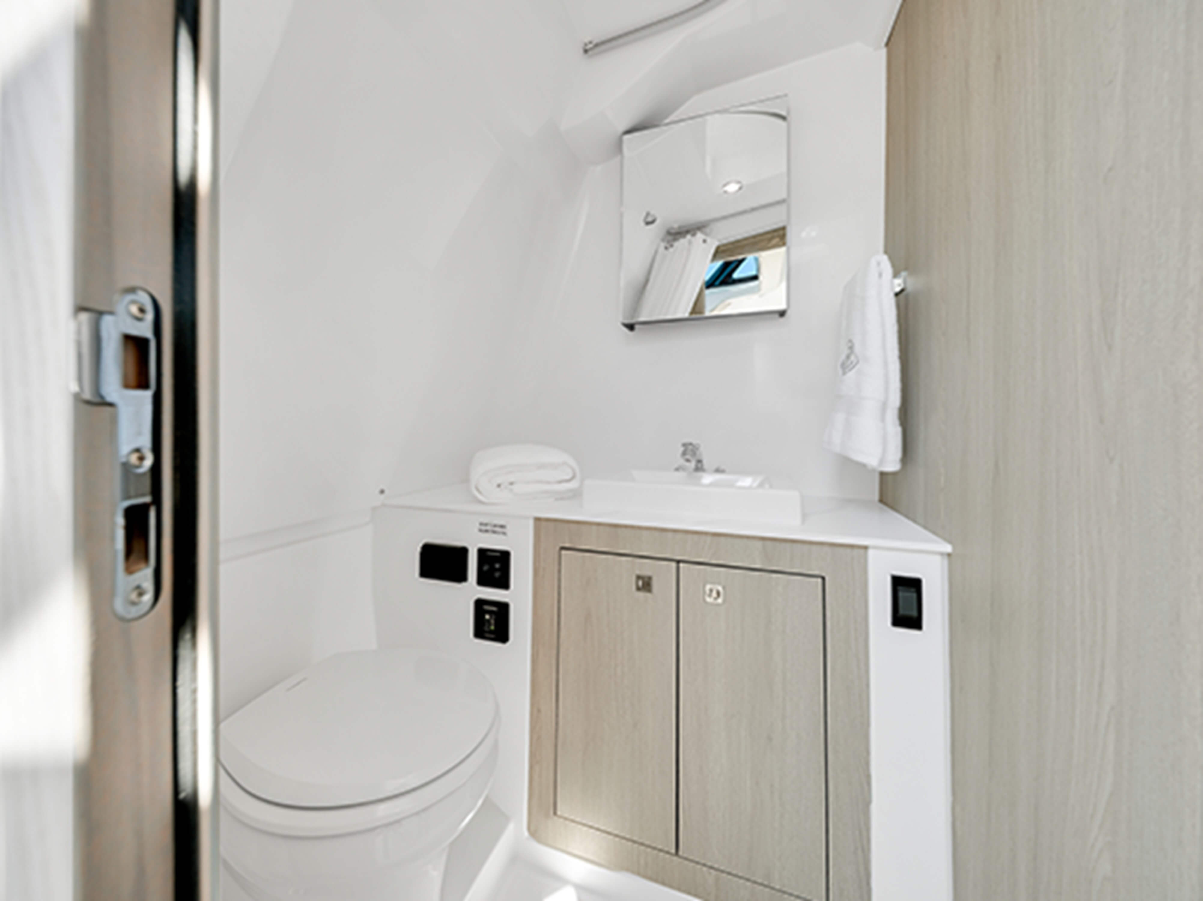 Cruisers 38 VTR head