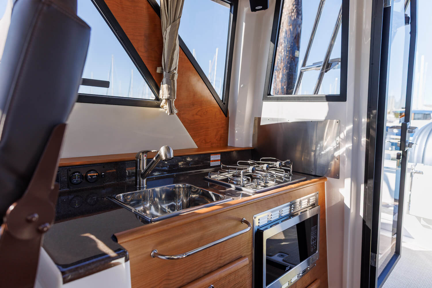 Cutwater C-288 CB galley