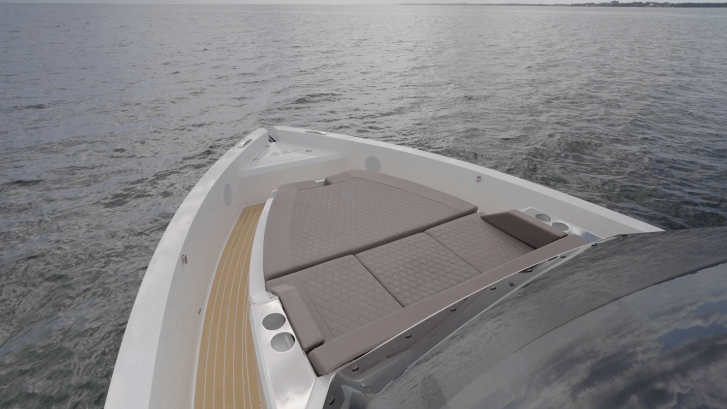 De Antonio D32 Open bow