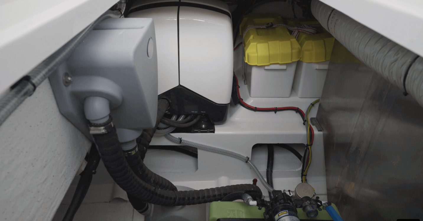 De Antonio D32 Open machinery space