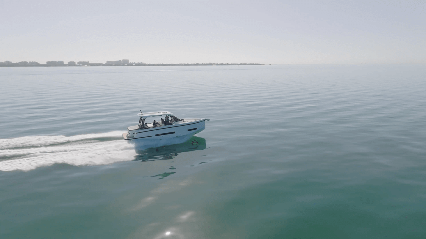 De Antonio D32 Open running