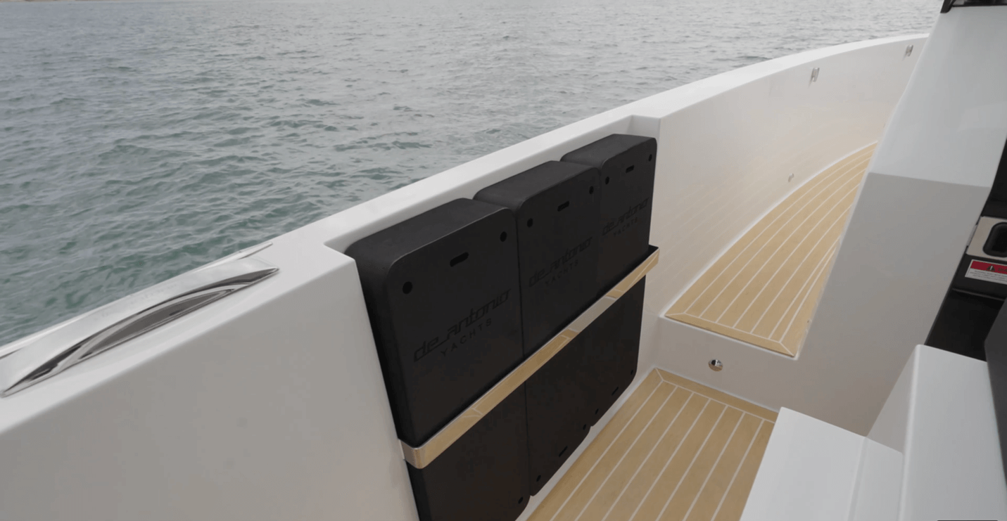 De Antonio D32 Open step down to helm area