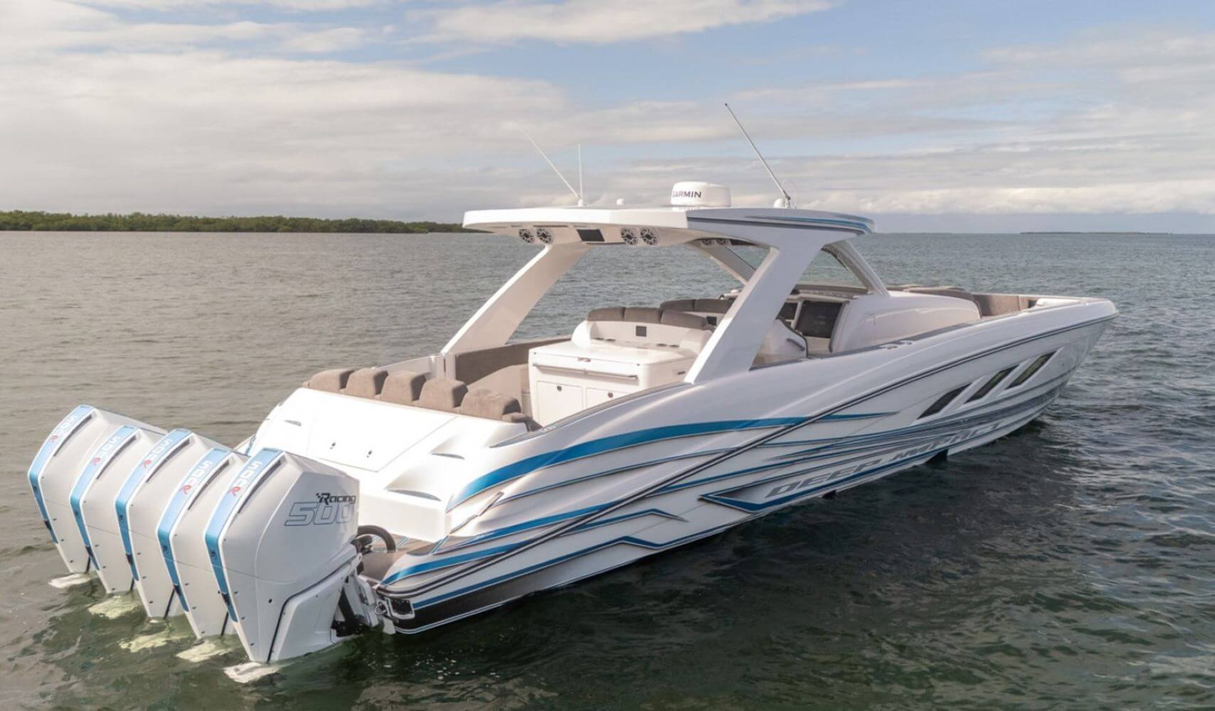 Deep Impact 499 Sport with double-stepped hull