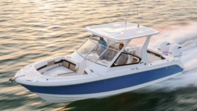 Edgewater 262 CX on the water