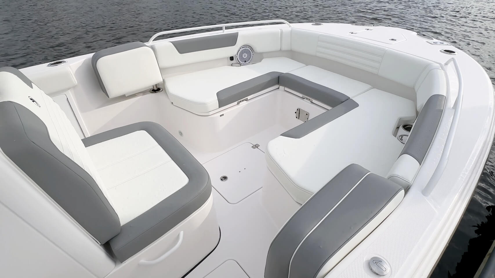 Edgewater 250 CC bow