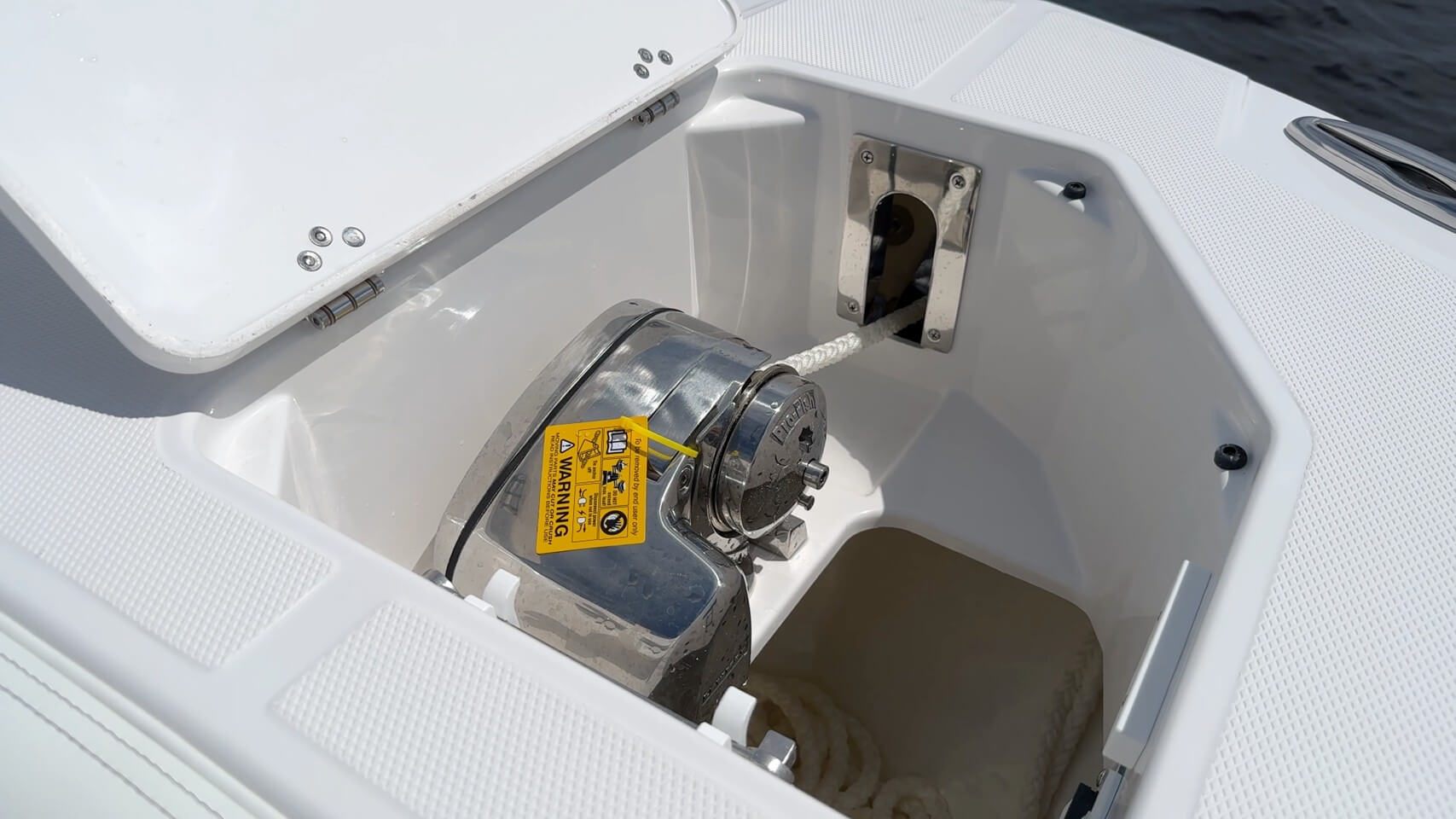 Edgewater 250 CC bow hatch