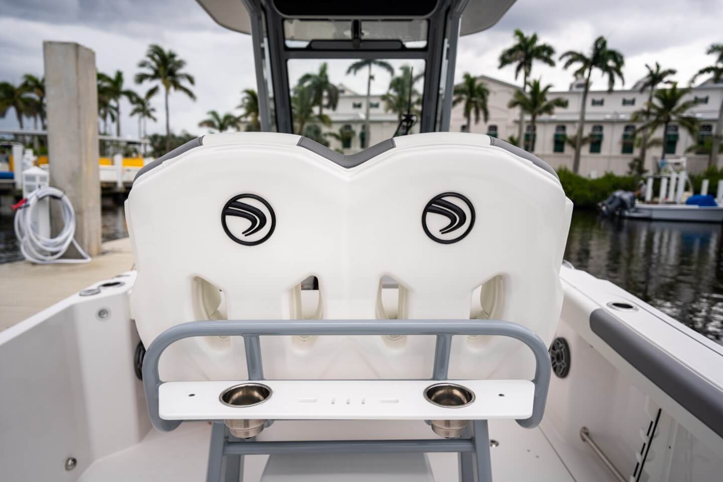 Edgewater 250 CC leaning post with drink holders