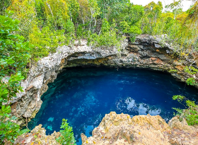Sapphire Blue Hole, northern Eleuthera Island