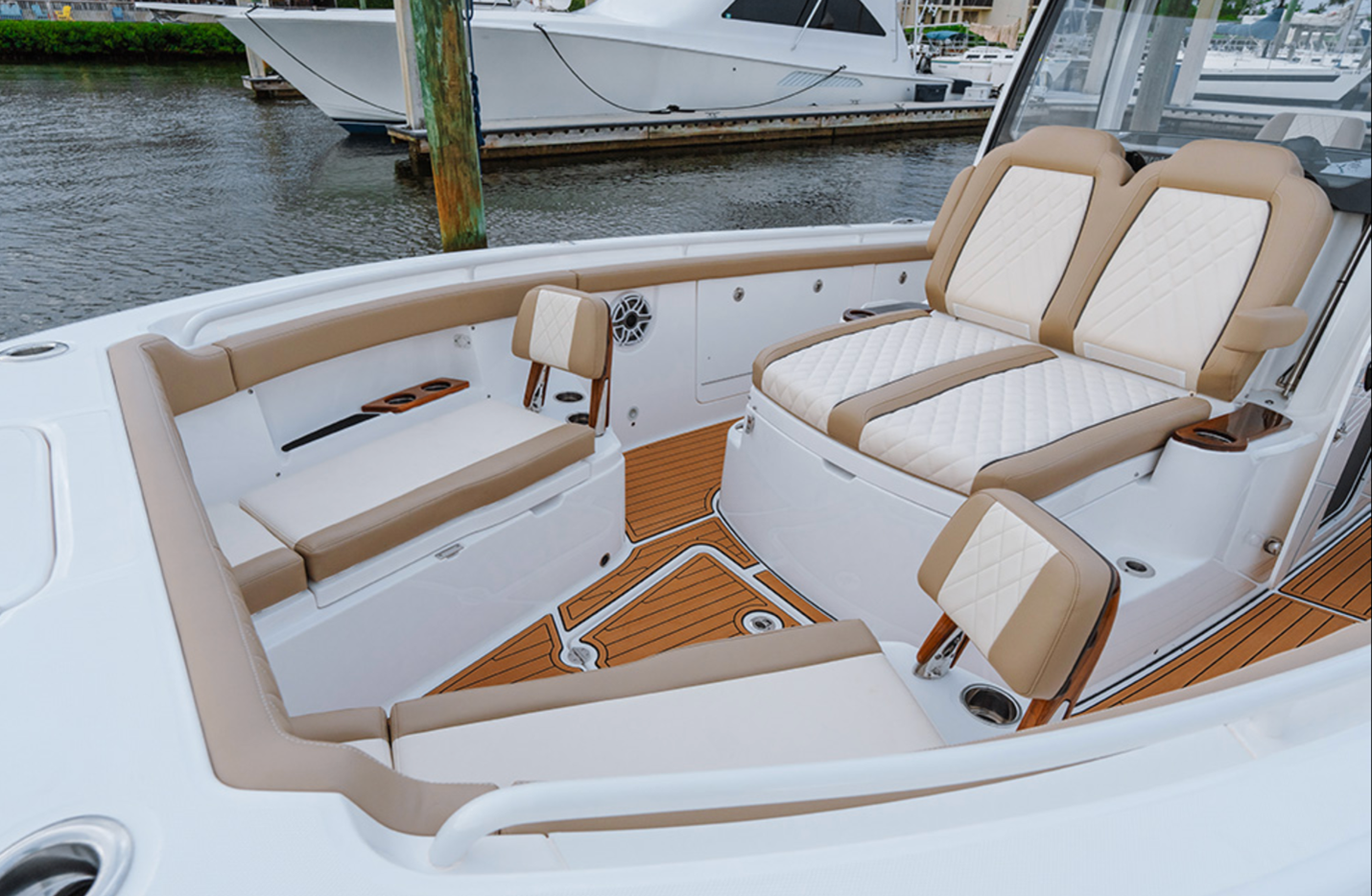 Everglades 315 CC bow is a comfortable place for family and friends