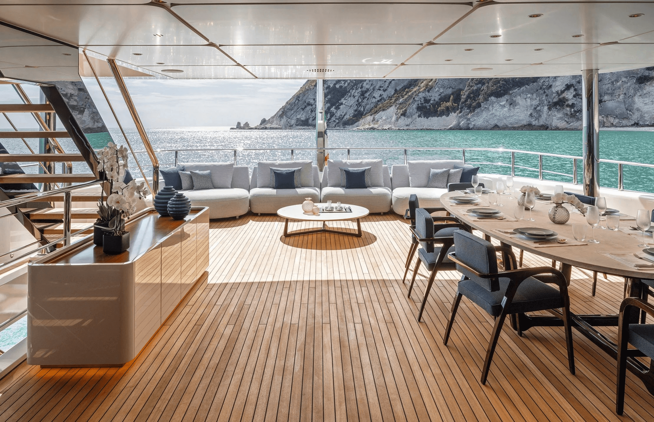 Ferretti Group - Custom Line 50 outdoor space