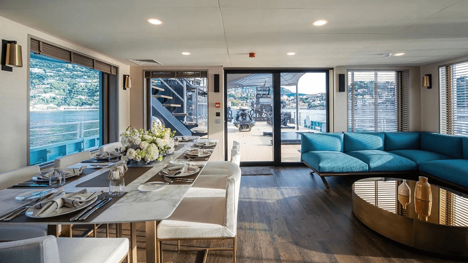 Superyacht - Five Oceans living and dining space
