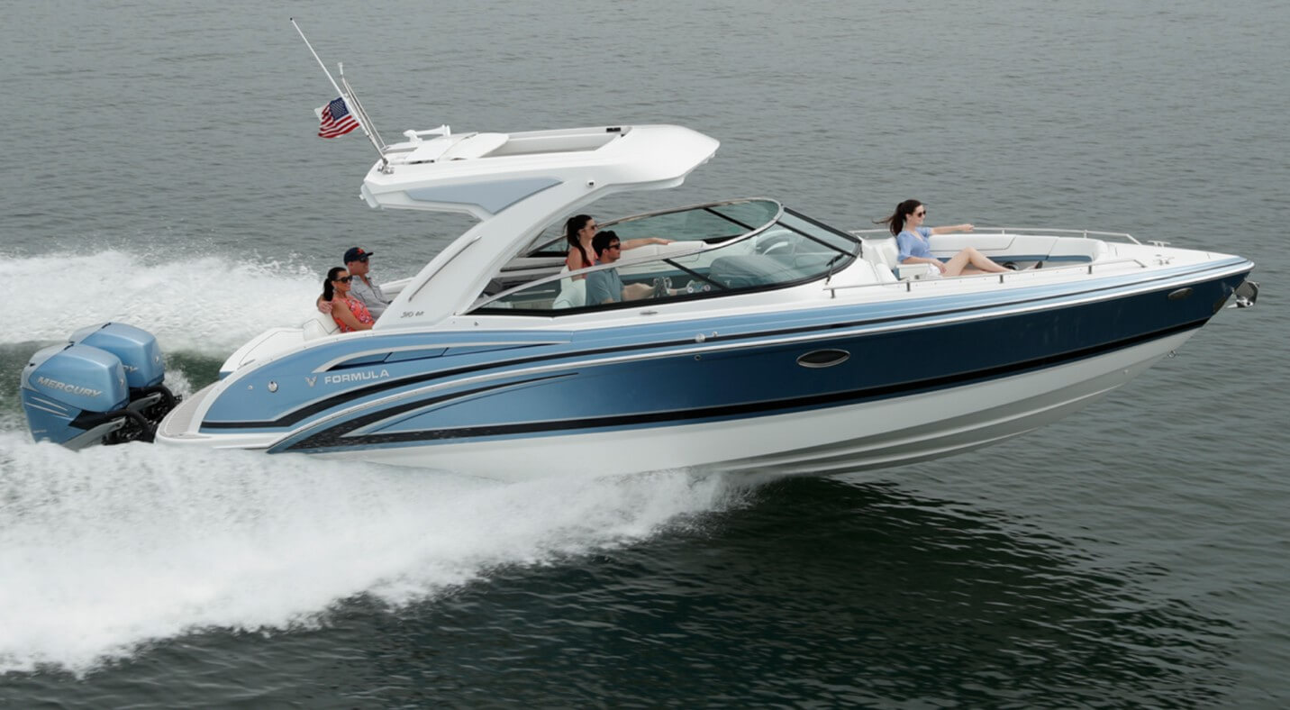 Cruising on the Formula 310 bowrider