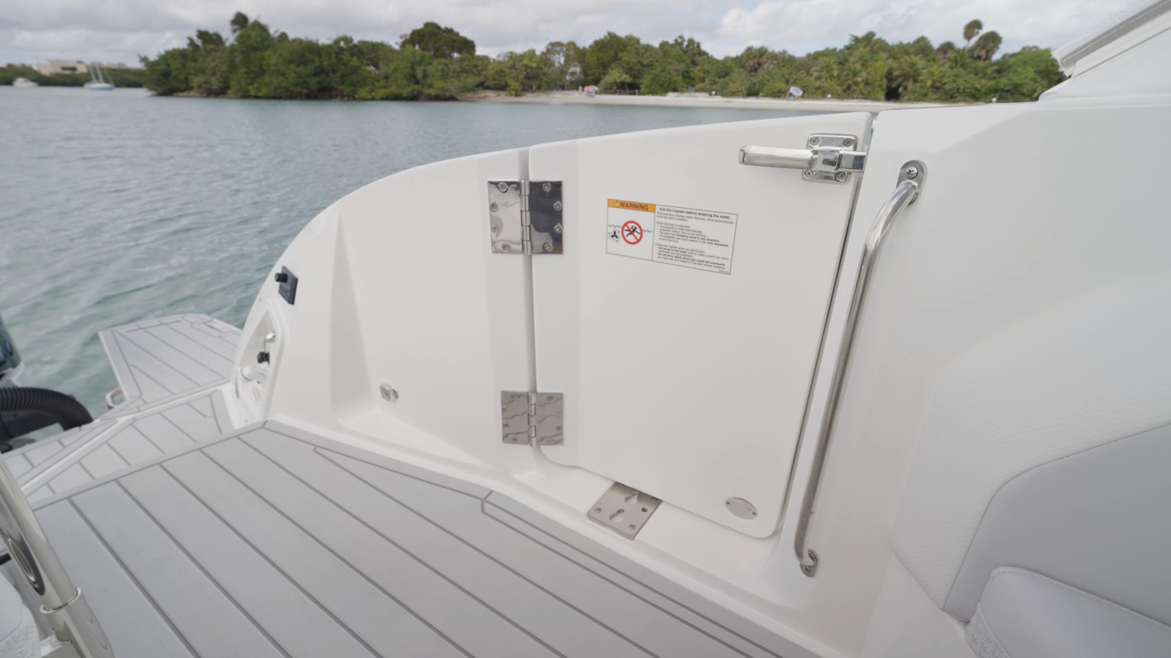 Formula 360 CBR OB boarding door