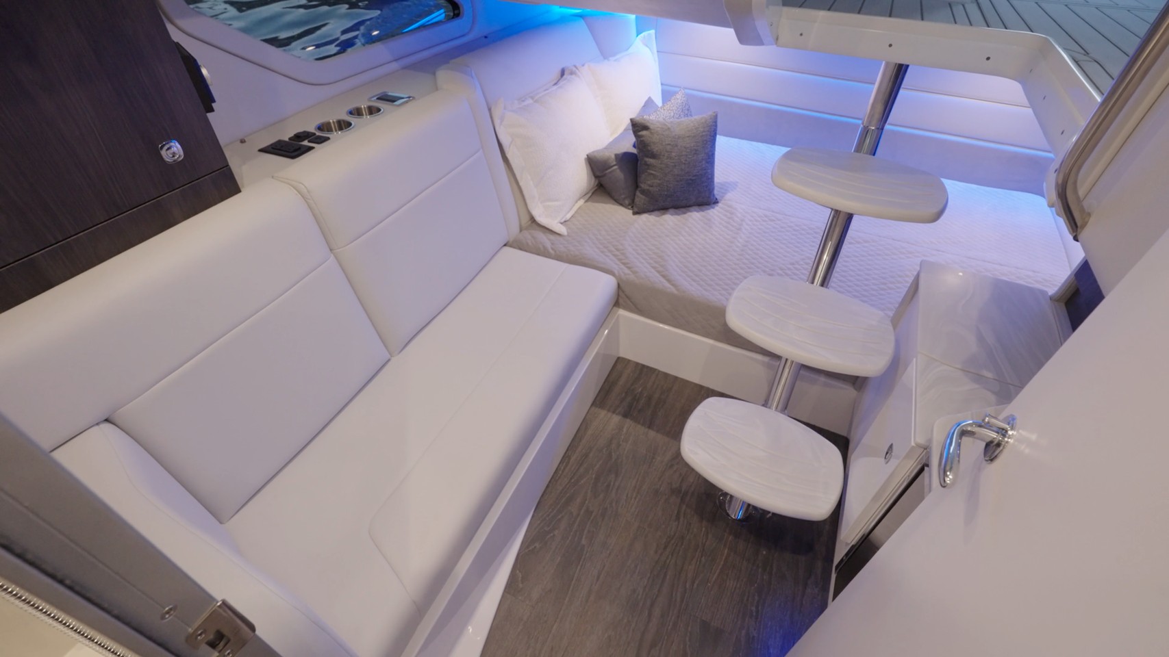 Formula 360 CBR OB cabin