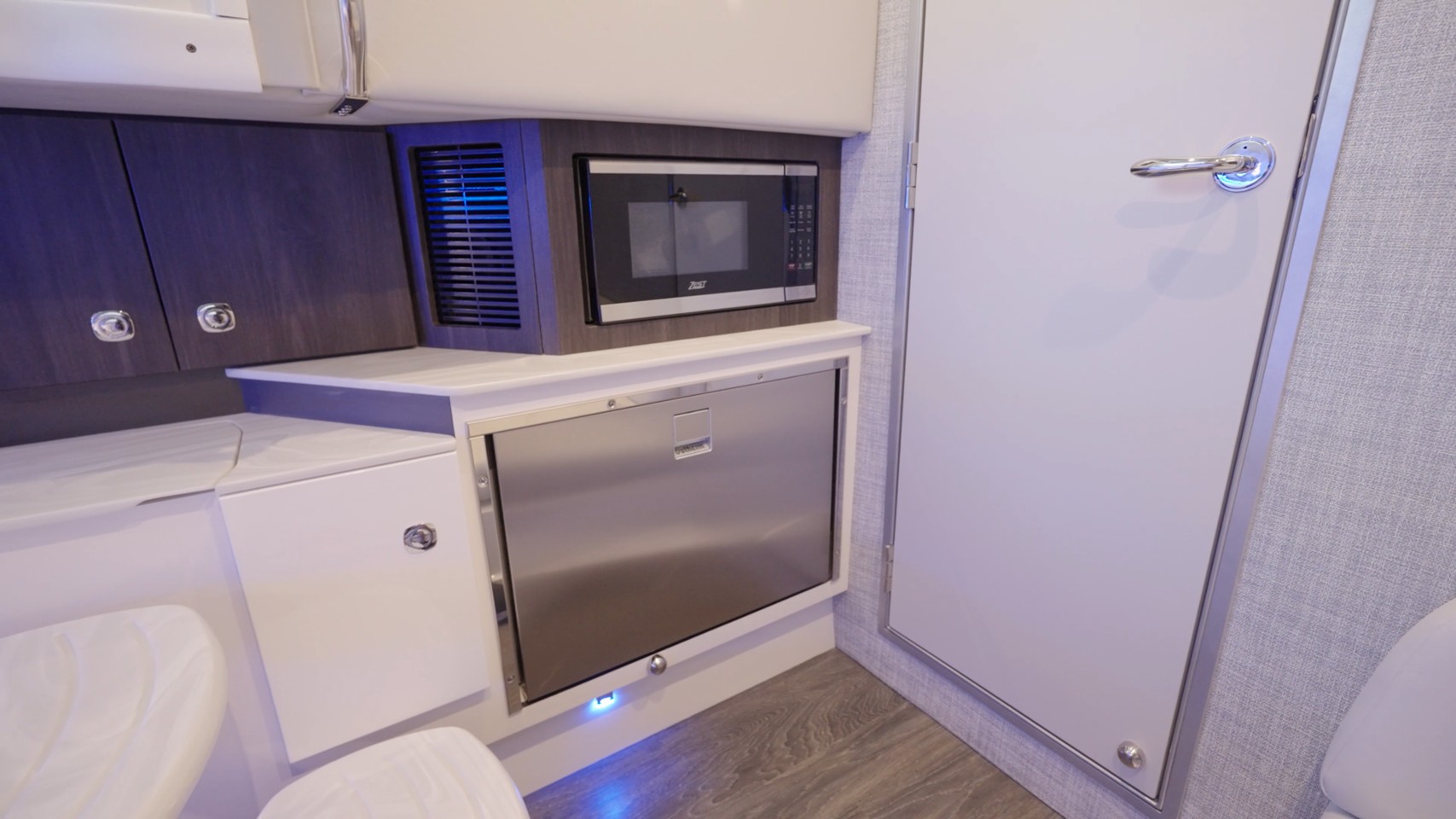 Formula 360 CBR OB refrigeration and microwave