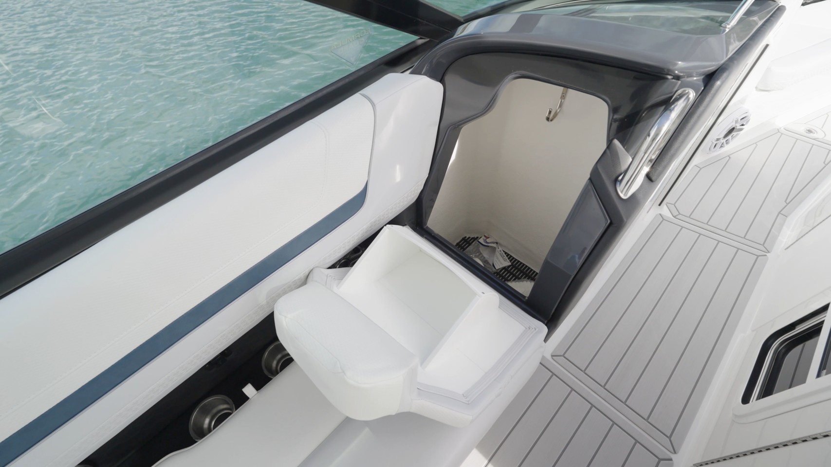 Formula 360 CBR OB large storage closet