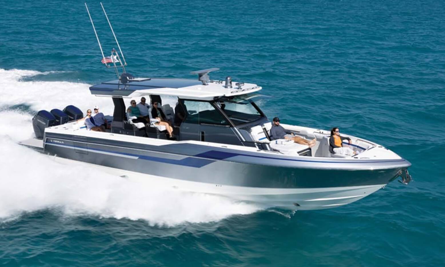 The Formula 457 CC Sport on the water