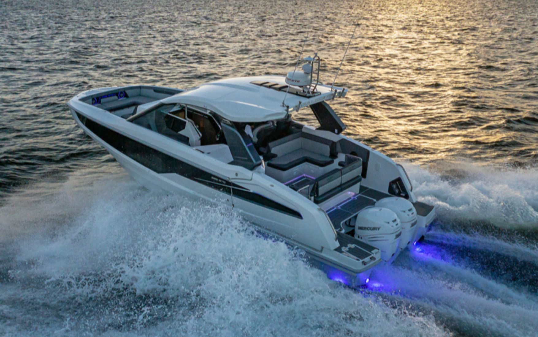 Galeon 325 GTO cruising on the water