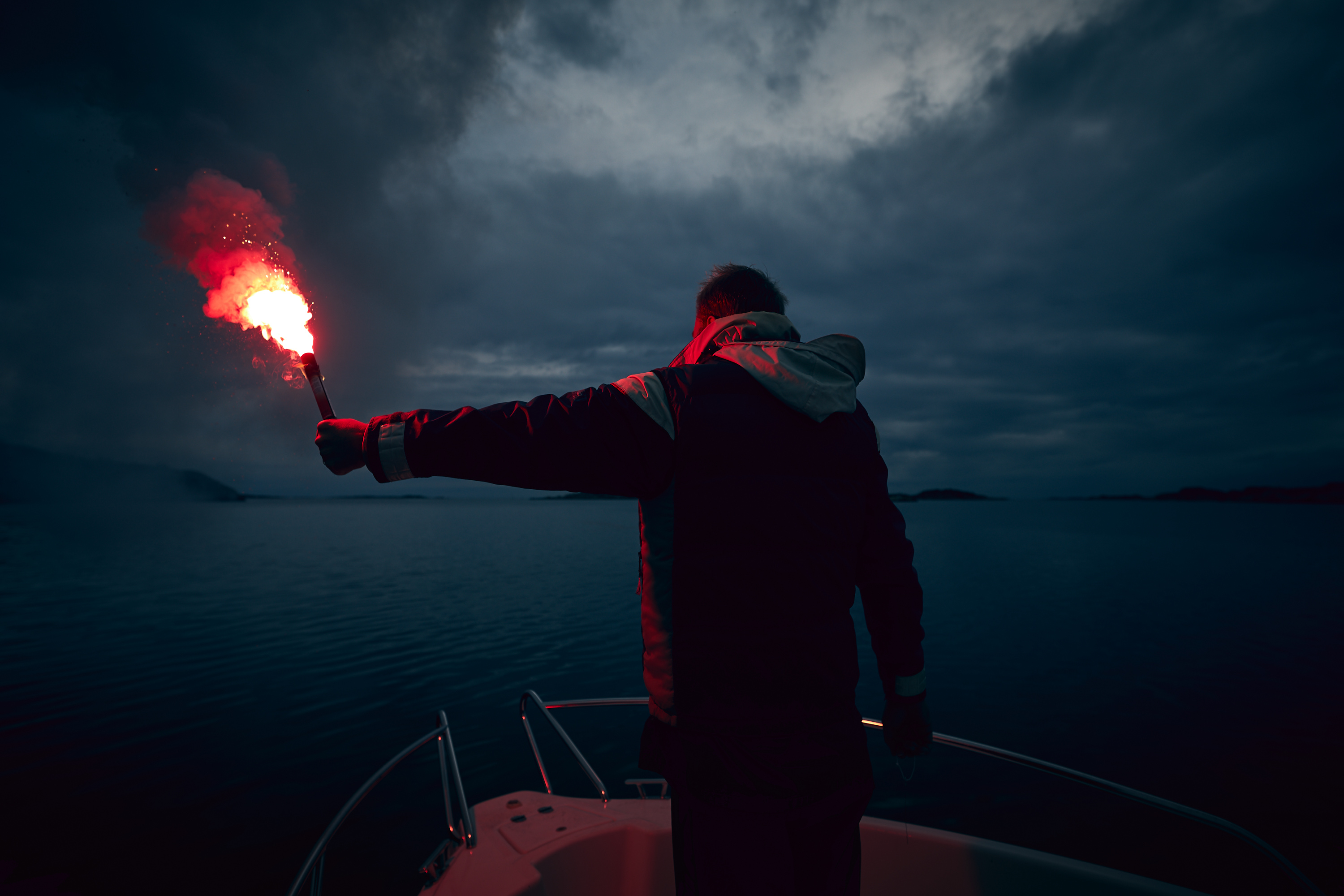 Emergency Situations, Flares, Visual Distress Signals, Boating Mag, Fires, USCG