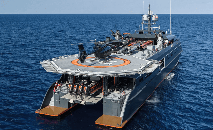 Hodor tender on the water