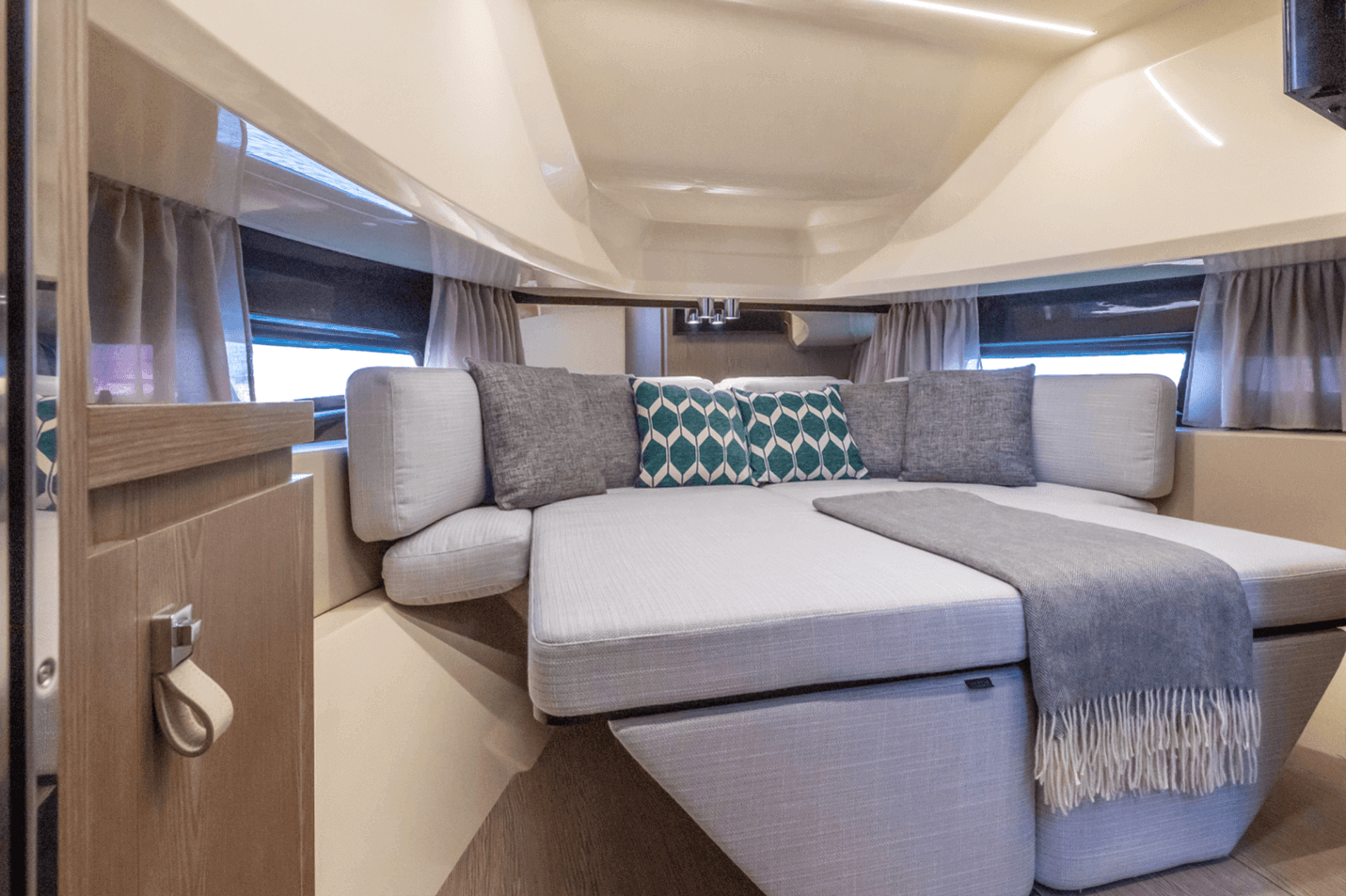 Invictus TT430S America forward sofa converts to a queen bed