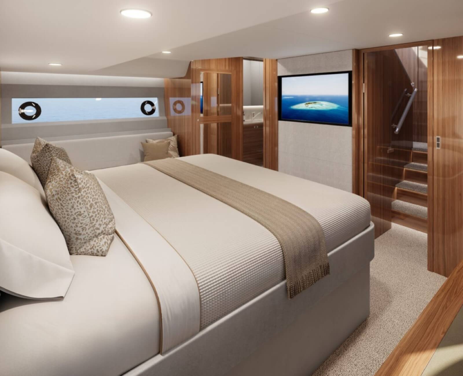 Maritimo M50 full-beam master stateroom