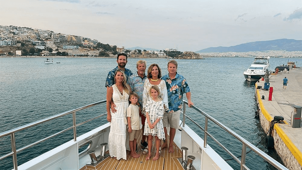 Miniea with his family