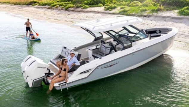 Monterey Elite 30 on the water