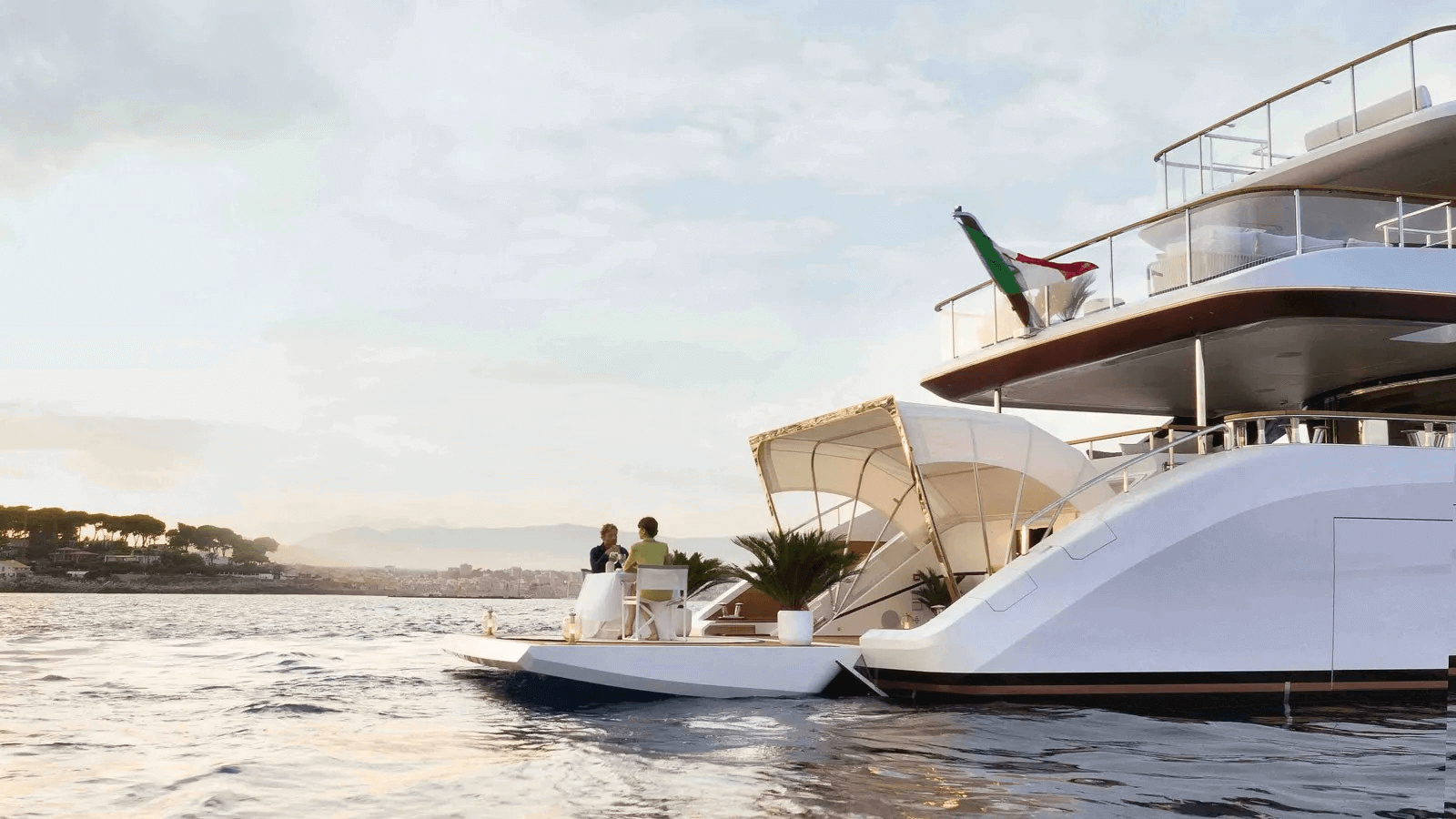 Motopanfilo 37M outdoor dining