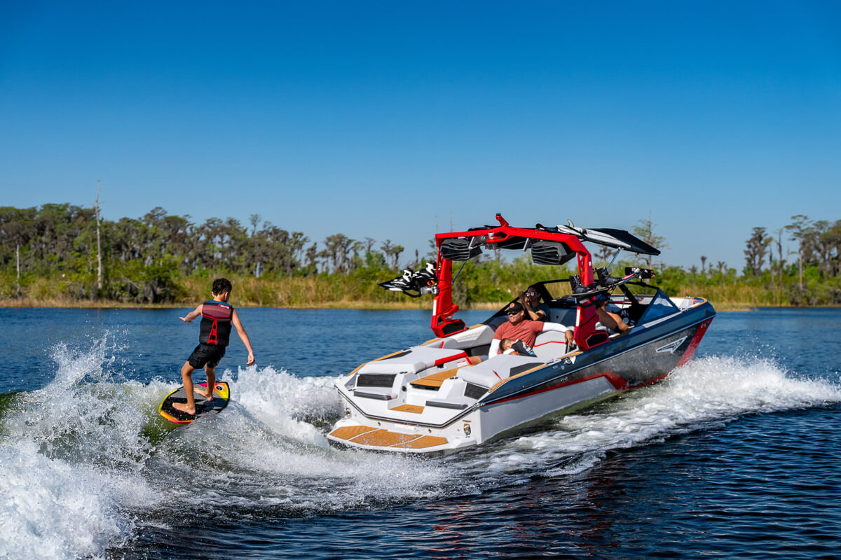 Wake boarding behind Nautique S21