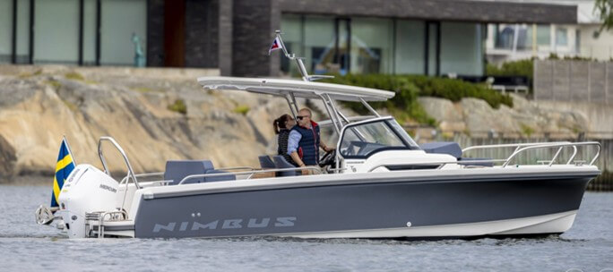 Nimbus T8 on the water