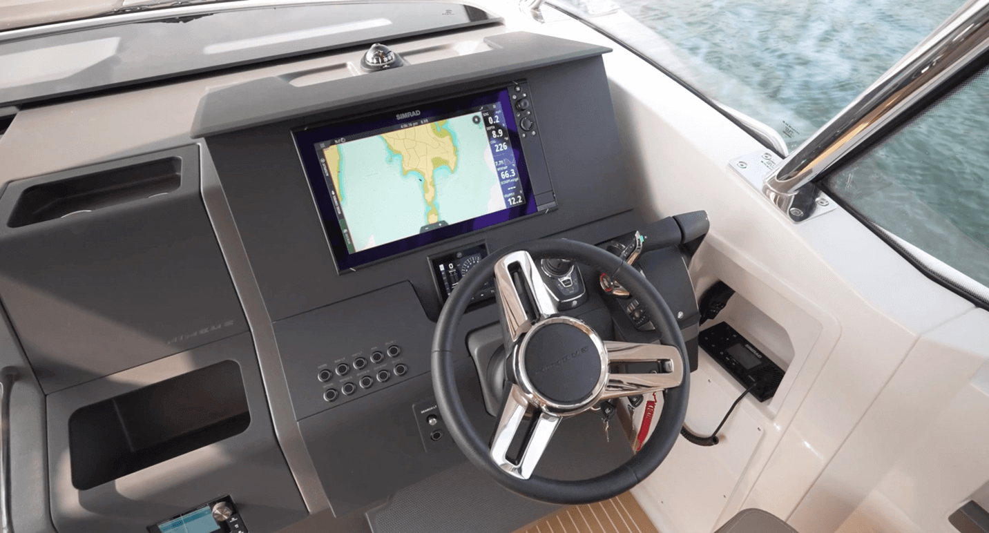 Nimbus W11 optional 16" Simrad touchscreen