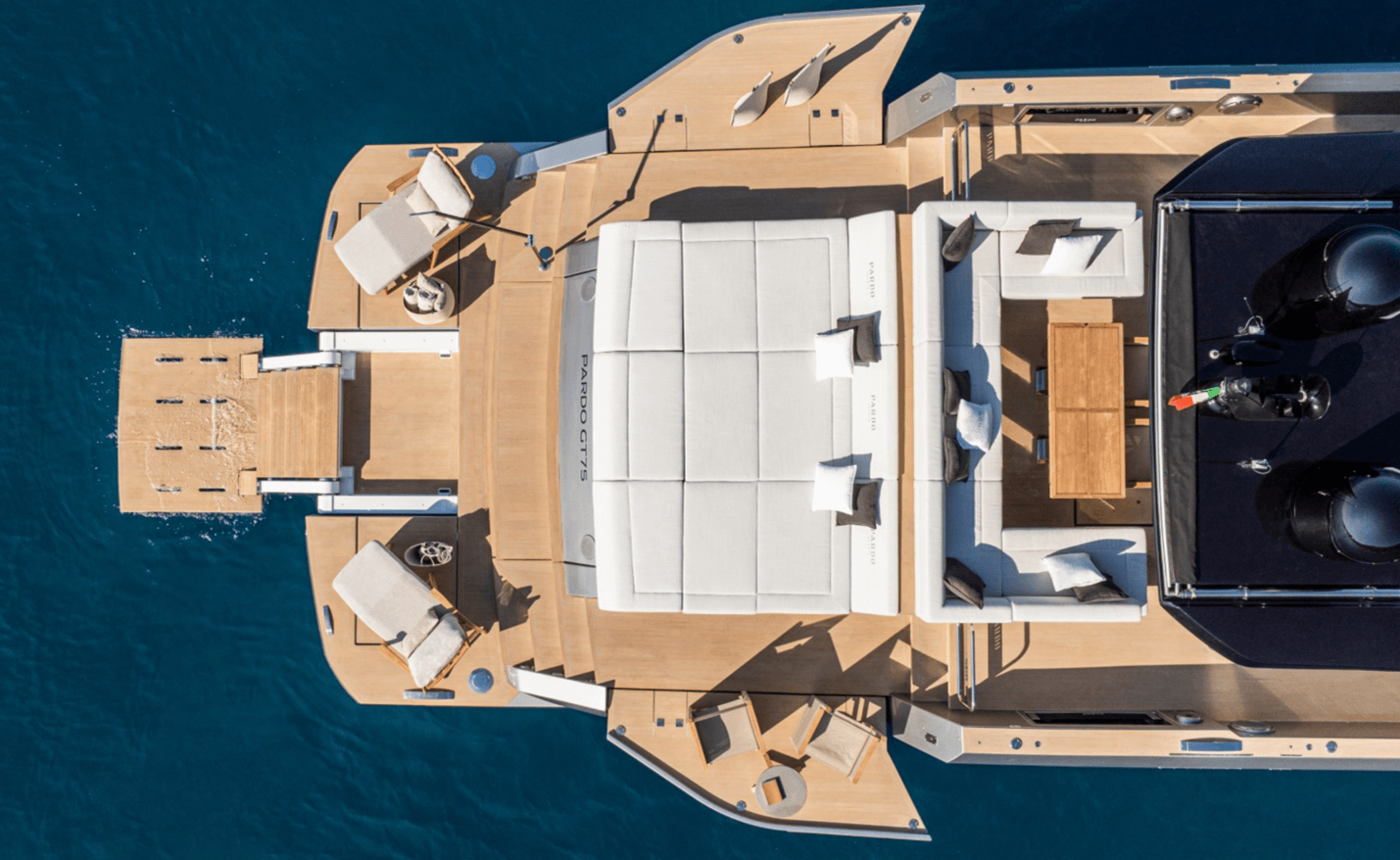 Pardo GT75 aft aerial