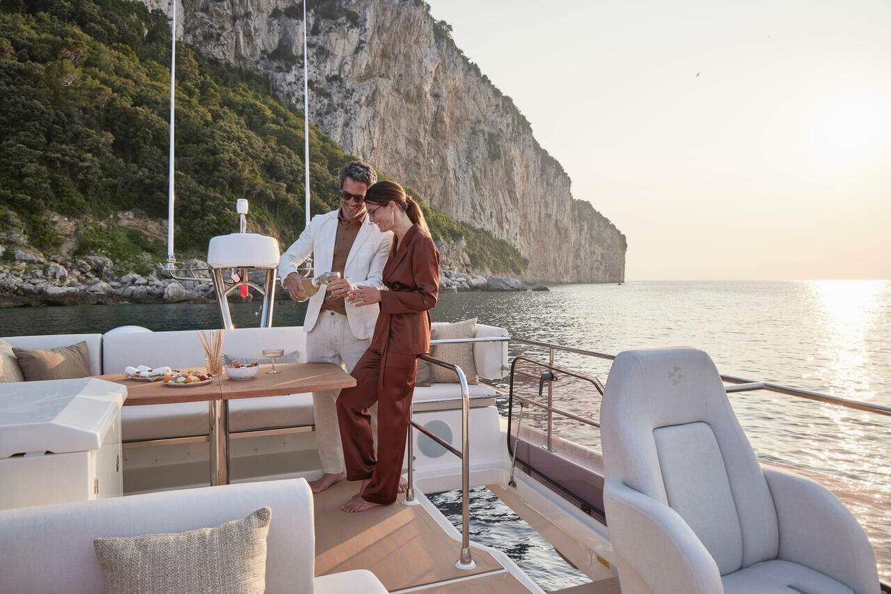 Prestige F4.9 flying bridge