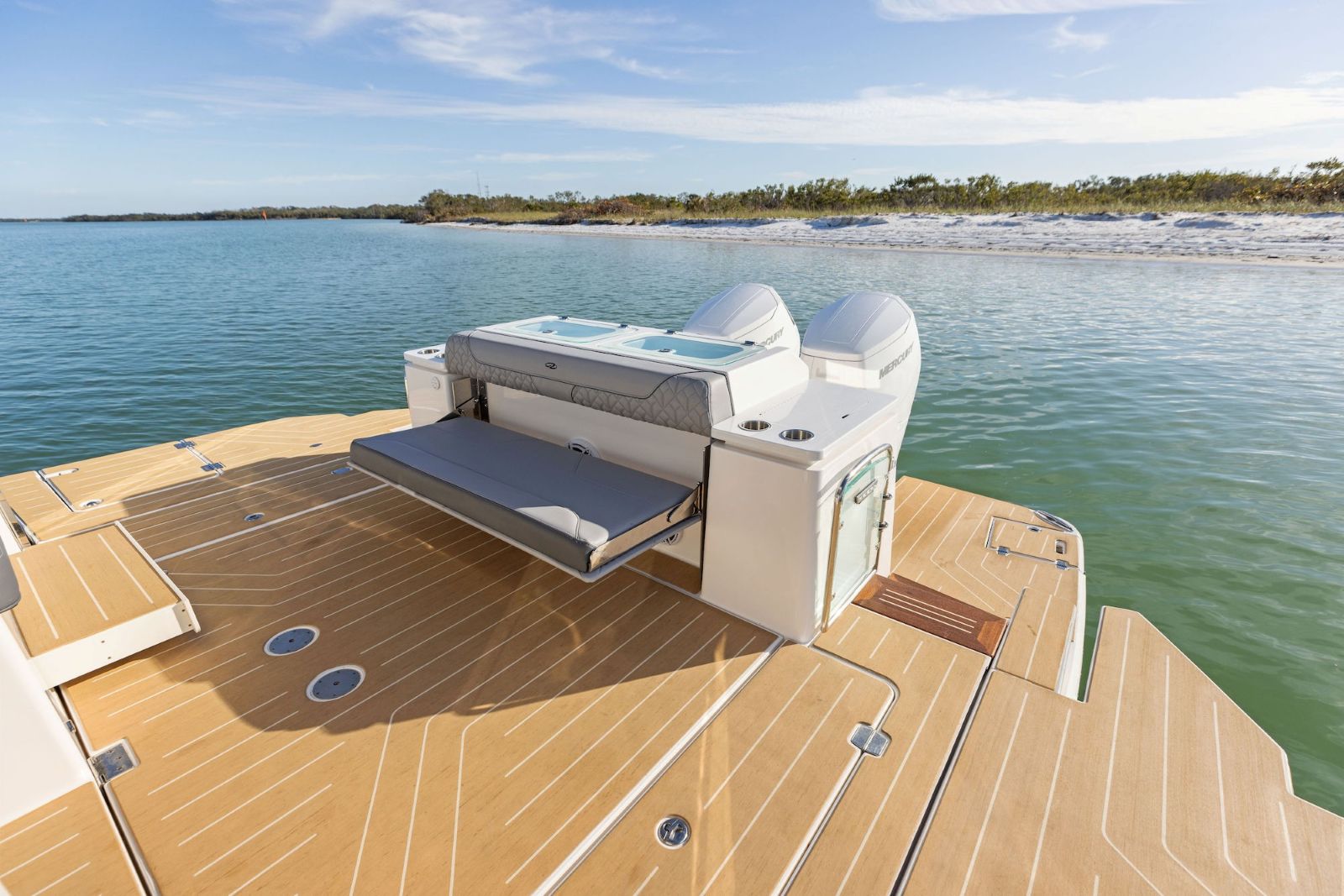 Regal LX43 livewell console with fold out seat