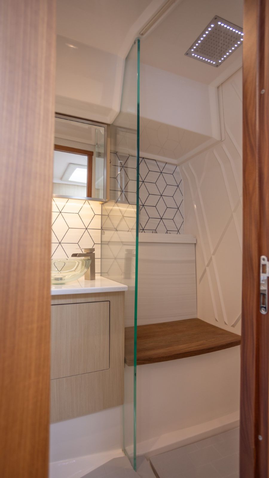 Regal LX43 full size shower compartment