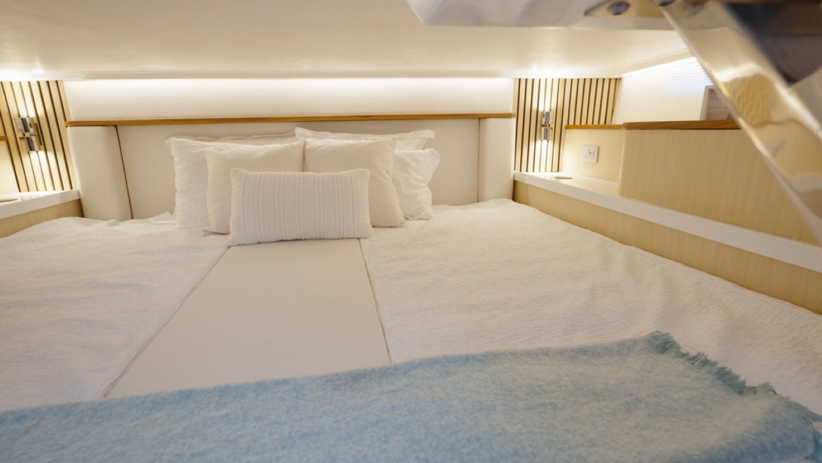 Regal LX43 with the insert in place, the twin berths are transformed into a king