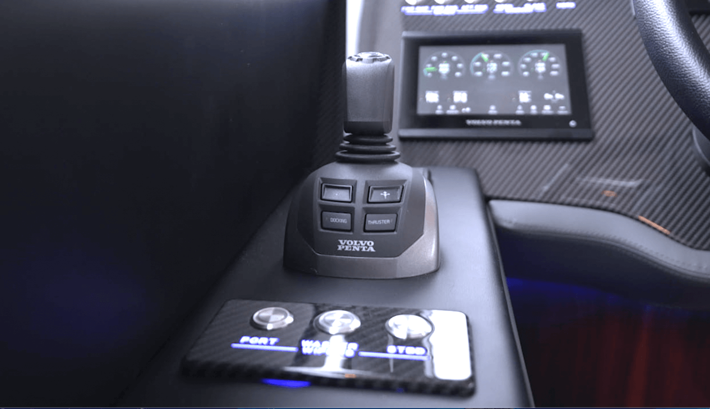 Riviera-4600-Sport-Yacht-Platinum-Edition