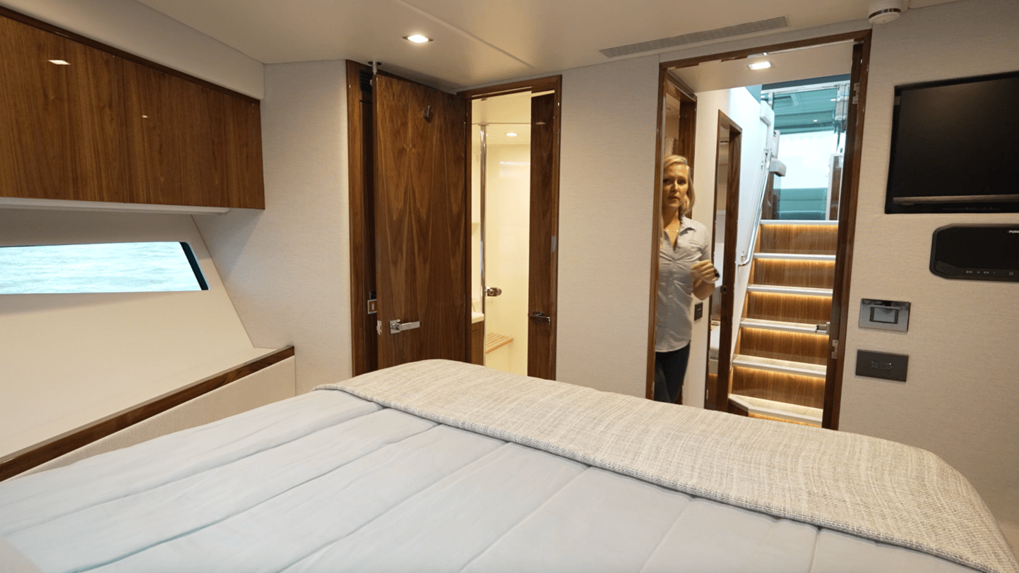 Dual entrance to VIP ensuite / day head