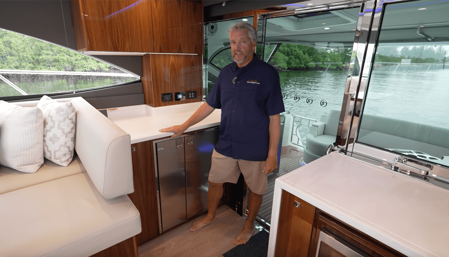 Additional galley space to starboard