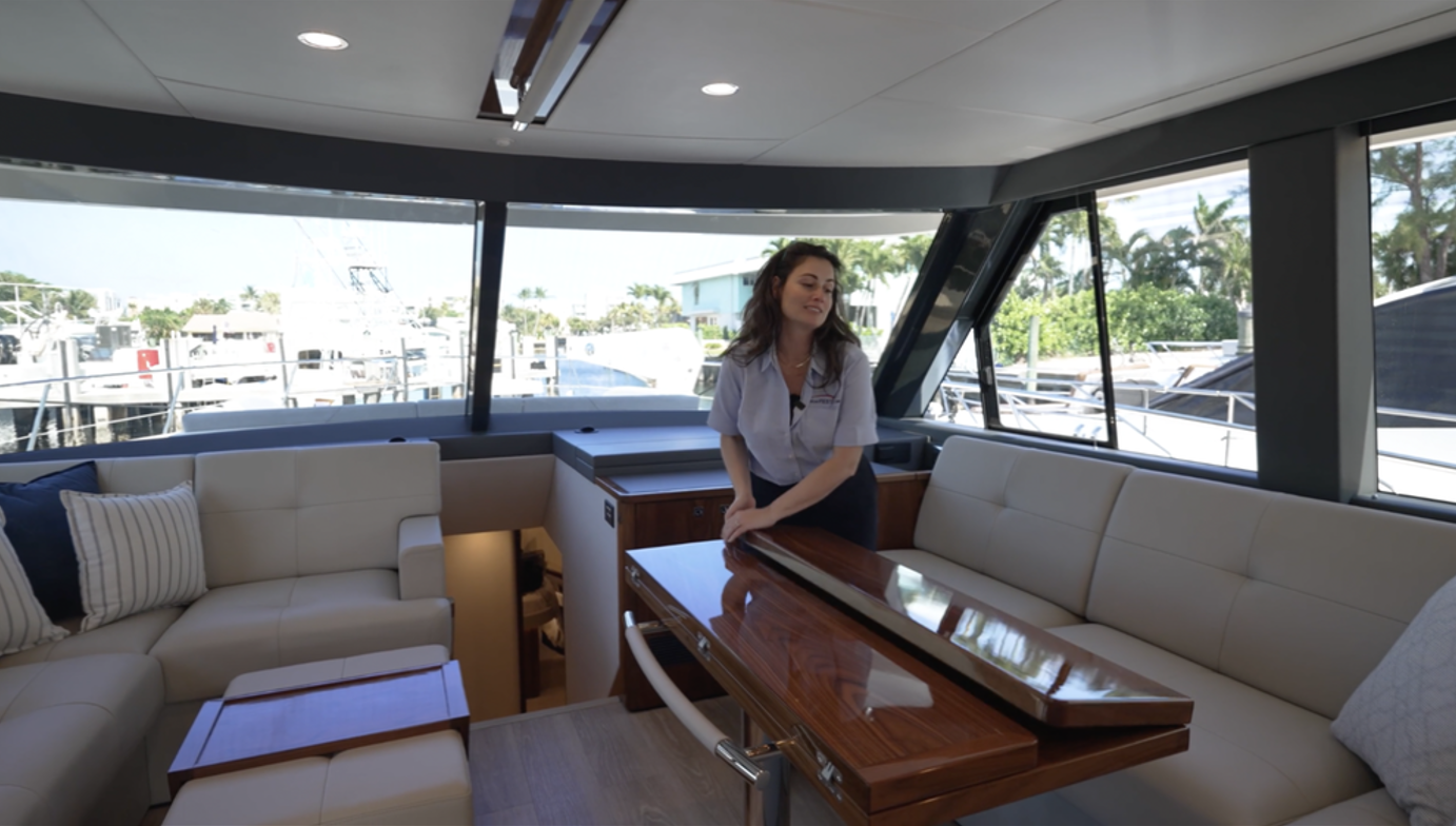 Riviera 58 SMY Captain Boomies unfolding the high-glass walnut table