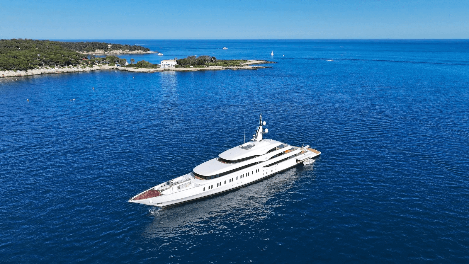 Superyacht IJE in Antibes