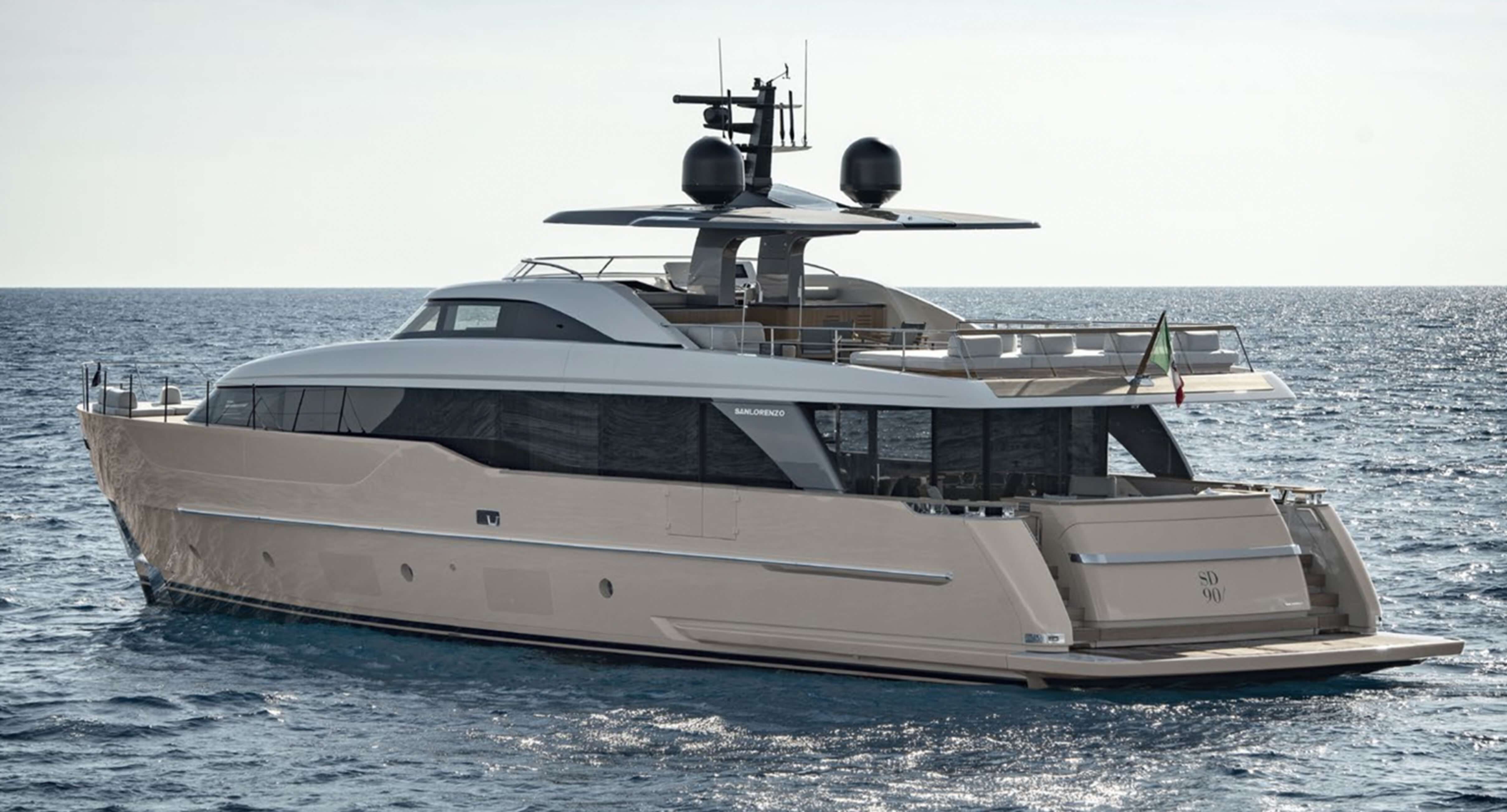 Sanlorenzo SD90 on the water