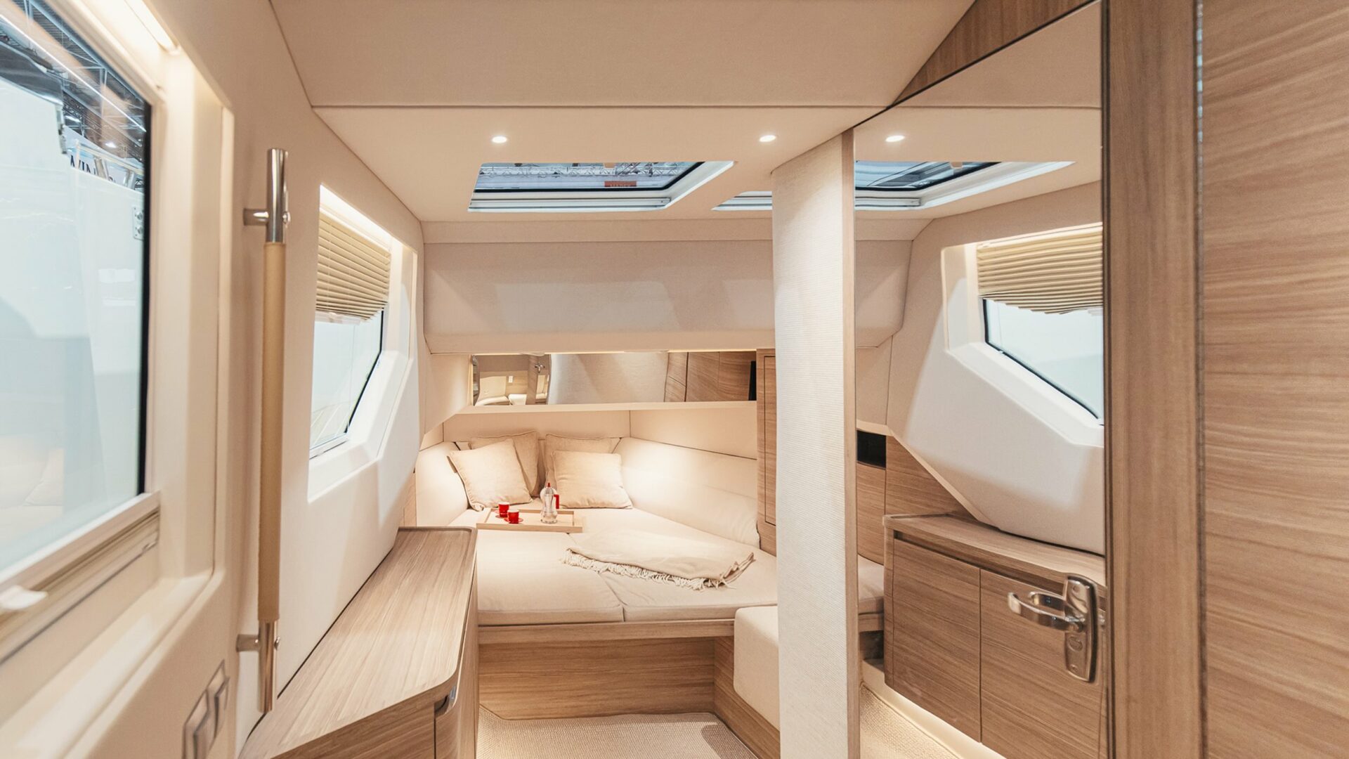 Saxdor 460 GTC cabin