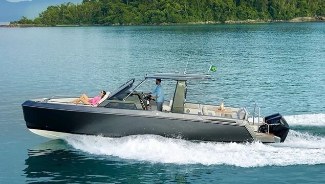 Schaefer V33 on the water