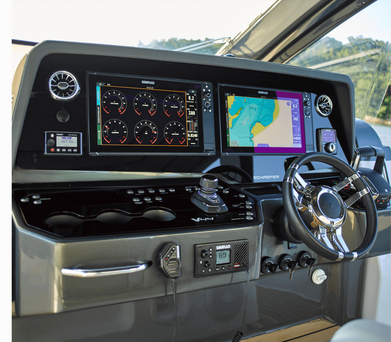 Schaefer V44 16" screens, helm