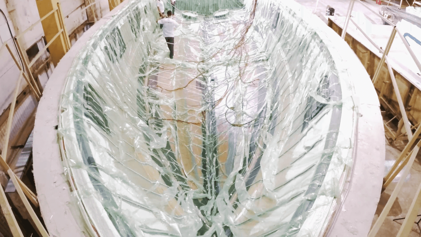 Schaefer V44 vacuum infused resulting in a strong hull structure