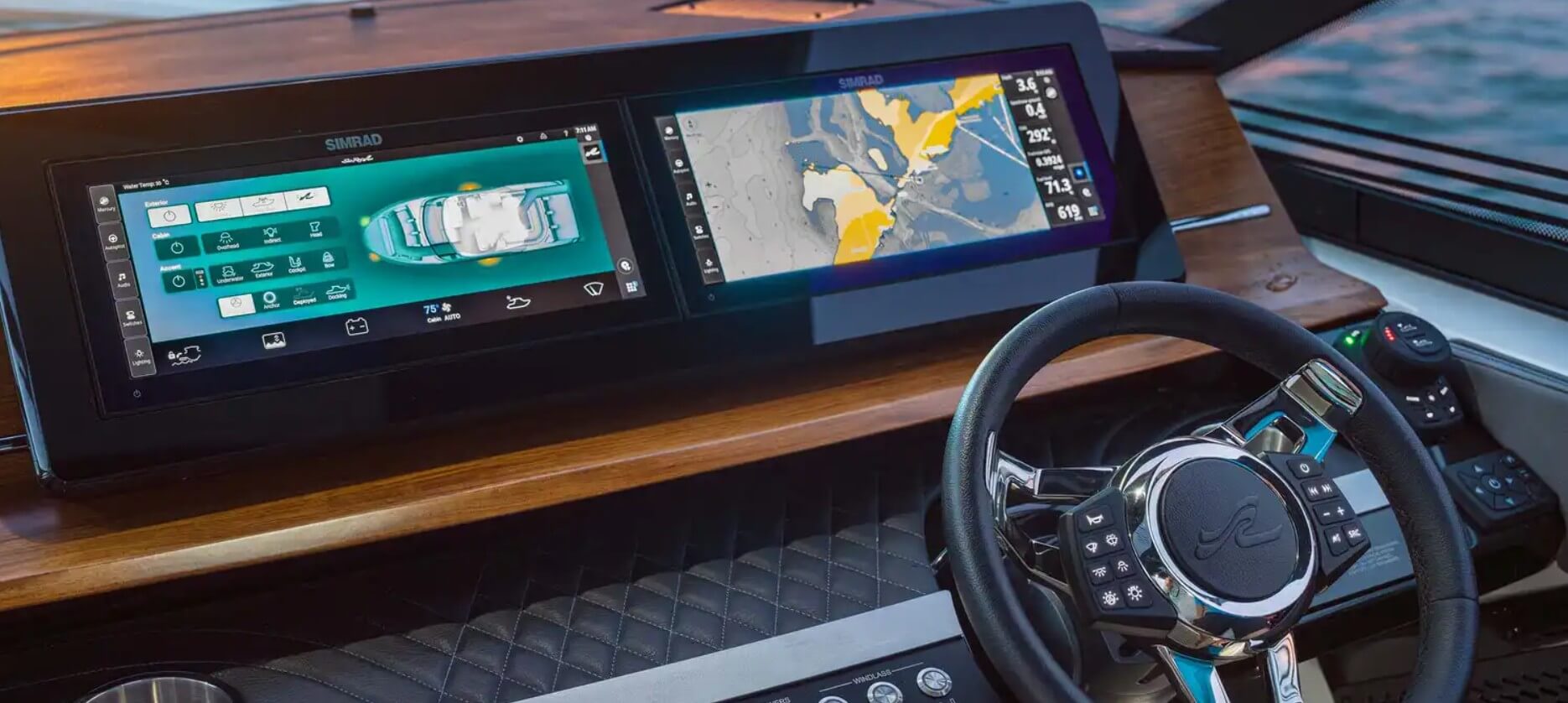 Sea Ray SLX 360 OB helm