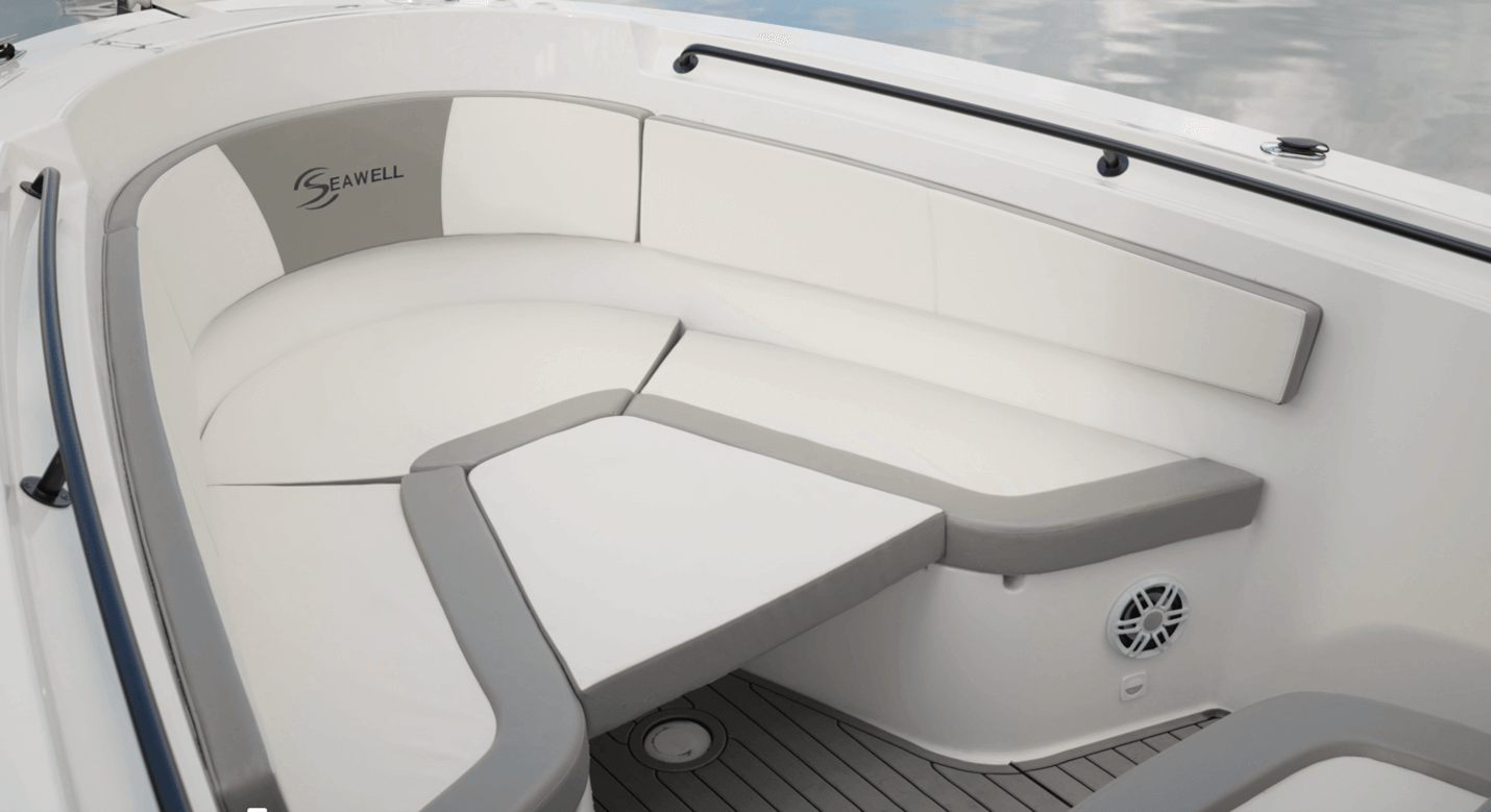 Seawell 290CC bow seating