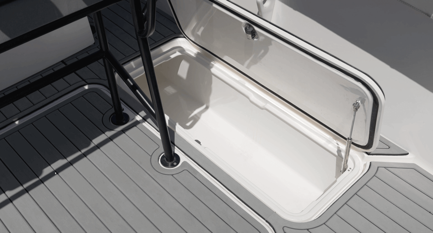 Seawell 290CC fish boxes